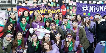 Referente de la asociación: Ada Beatriz Rico, 63 años (con el cartel de Ley Brisa)