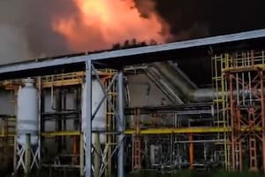 “Explosión” y vapor en la refinería de YPF en Ensenada