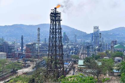 Refinerías en India procesan petróleo ruso para su venta en Occidente a través de un tecnicismo