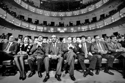 Ceremonia de inauguración de la Asamblea Constituyente en el Teatro Tres de Febrero de Paraná, Entre Ríos, el 25 de mayo de 1994