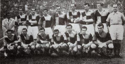 Reforzado por los buenos jugadores de C.U.B.A, Atalaya ganó el campeonato '54 y ascendió a primera división.
