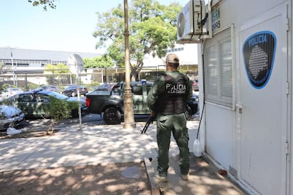 Refuerzan la seguridad en la embajada de Estados Unidos