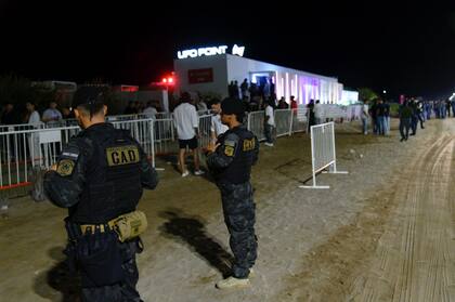 Refuerzan presencia policial en Ufo Point por miedo a las “ avalanchas” de jovenes, fenómeno que se venía dando a la madrugada