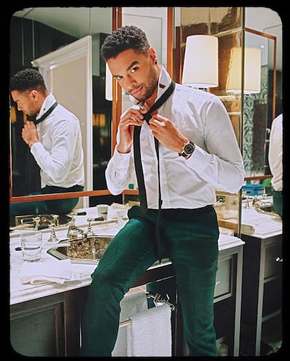 Regé-Jean se preparó para la entrega de premios de GQ en el Rosewood London Hotel