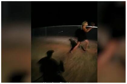 Regina Castillo contaba con tres órdenes de arresto activas por no comparecer ante el tribunal por cargos de ocultar su identidad, hurto en tiendas e infracciones de tránsito. // Fuente: captura de video