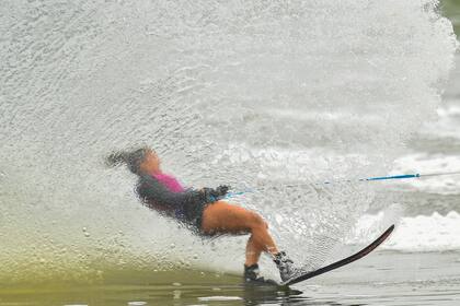 Regina Jaquess de Estados Unidos, participa en esquí acuático