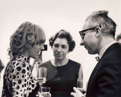 Registro de Marta Minujín durante la realización del "Minucode", en 1968