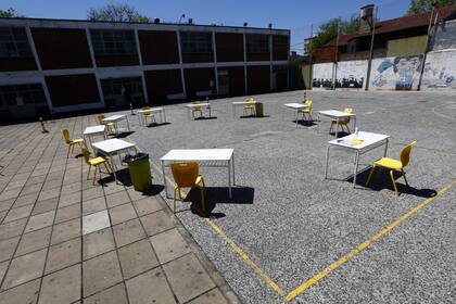 Así prepararon los espacios al aire libre en la Escuela Técnica N° 27 Hipólito Yrigoyen