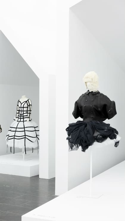 Rei Kawakubo es la fundadora de CdG y segunda diseñadora homenajeada en vida por el museo