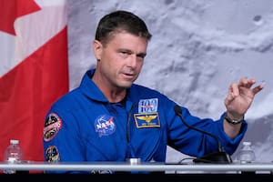 Reid Wiseman, piloto de Artemis II: “La Tierra se ve como una pequeña media luna allá afuera; es magnífica, le tomé una foto…una vista realmente majestuosa”
