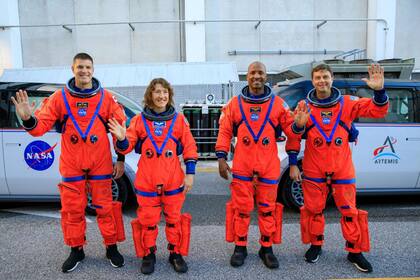 Reid Wiseman, Victor Glover, Christina Koch y Jeremy Hansen son los astronautas que emprenderán el viaje hacia la Luna