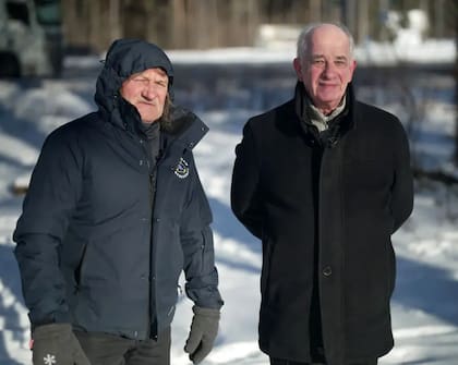 Rein Klaar (a la izquierda) y Jaan Krinal fueron enviados a trabajar en turnos breves en el tejado del reactor