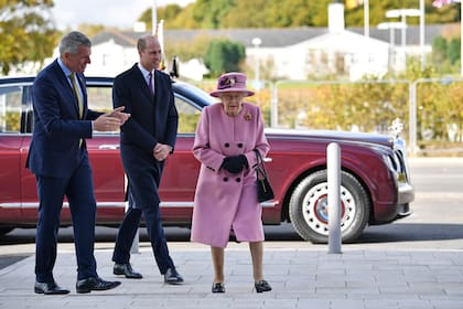 Isabel y William a su llegada al laboratorio