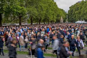 Multitudes, alerta y 500 líderes mundiales para el histórico funeral de la reina Isabel II