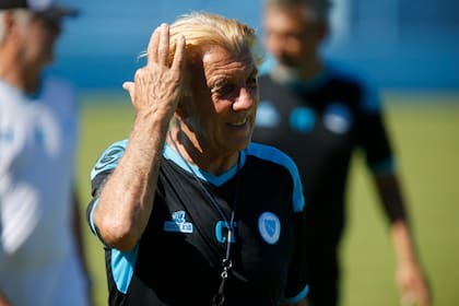 Reinaldo "Mostaza" Merlo durante el entrenamiento de Defensores Unidos de Zárate