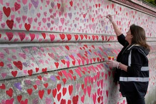 Reino Unido se compromete a preservar emotivo muro conmemorativo de COVID