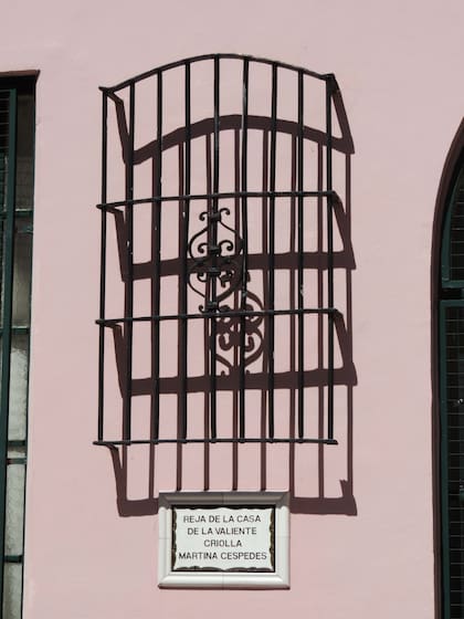 "Reja de la casa de la valienta criolla Martina Céspedes".