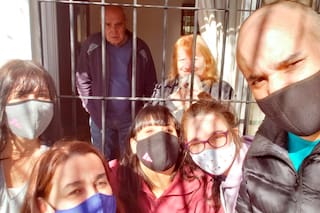 Sorpresa: sus nietos la visitaron luego de 6 meses con un regalo inesperado