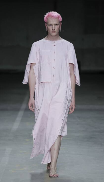 Relajada, descontracturada y asimétrica, una silueta moderna