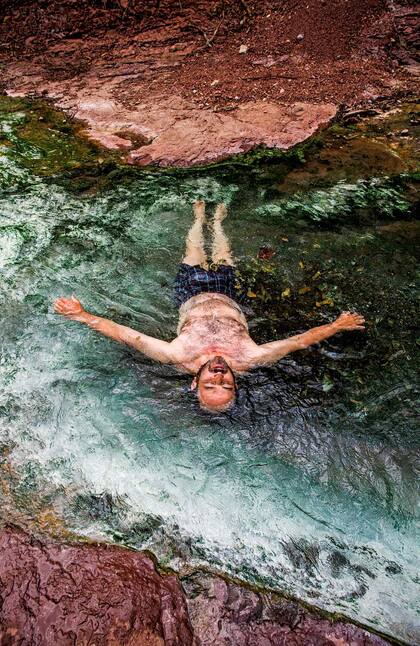 Relax en las Termas del río Jordan, pozones naturales camino al PN Calilegua en Jujuy.