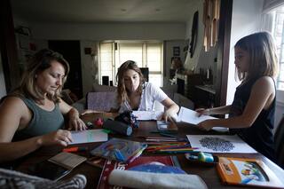 Coronavirus. La mayor carga doméstica y de cuidados recae sobre las mujeres