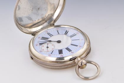 El reloj de Avellaneda (1837-1885) era un Robert Roskell de Liverpool. Tenía un valor histórico muy alto, además, porque tenía la imagen de su padre, Marco.