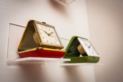 Relojes de viaje que se usaban en las décadas de los años 40 y 50.
