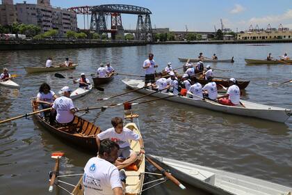 Remada por el Riachuelo.