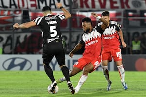 River está más cerca del gol; en Asunción busca afirmarse en la Copa Libertadores