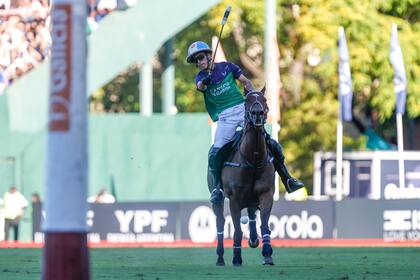 Remata Poroto Cambiaso entre los mimbres