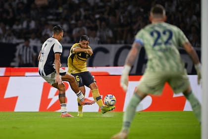 Remate de Miguel Merentiel