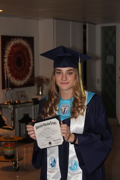 Renata Calderale, una de las estudiantes que se egresó de manera virtual
