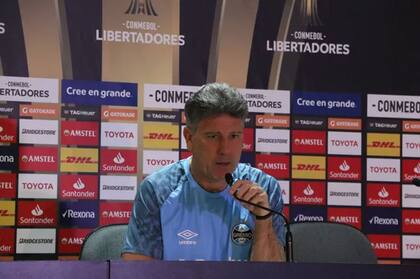 Renato Gaúcho, técnico de Gremio, protestó por el VAR