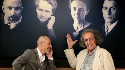 Renaud Huynh y Marc Ammerich están encargados de mantener el legado de los Curie a través del instituto