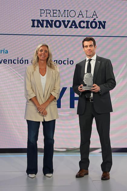 Renaudo junto a Maximiliano Westende YPF