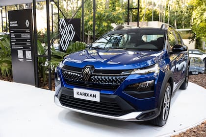 Renault Kardian es un SUV compacto sobre la nueva plataforma modular de Renault, con diseño moderno, interior cómodo y conectividad avanzada, equipado con múltiples asistencias de conducción, combinando seguridad, eficiencia y versatilidad.