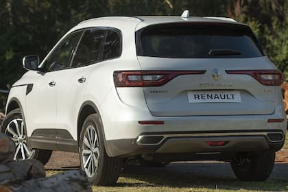 Mantiene el motor naftero de 2.5L y 170 CV que se acopla a una caja automática CVT X-Tronic