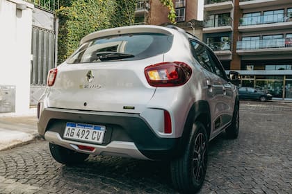 Renault Kwid E-Tech 100% eléctrico se puede cargar en un wallbox hogareño o en cualquiera de los puntos de carga para vehículos eléctricos disponibles en Argentina.