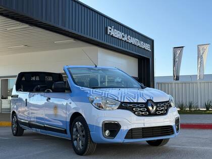 Renault modificó una Kangoo transformándola en limosina por el Día de la Bandera
