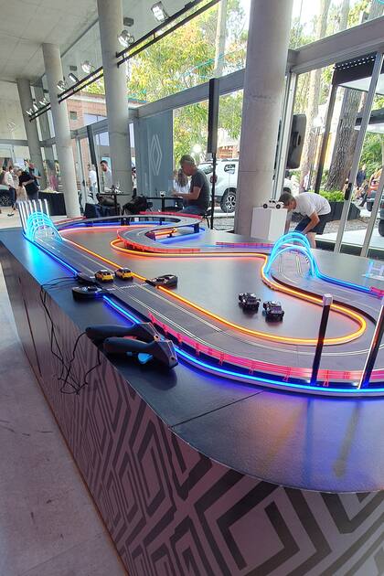 Renault montó un circuito de Scalextrik en su stand de Cariló