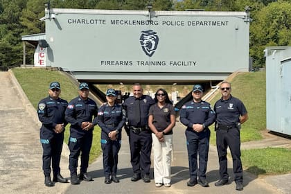 Rendón, en el medio de la foto. con sus compañeros de fuerza