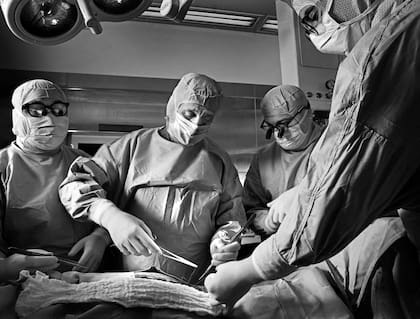 René Favaloro operando, por Aldo Sessa