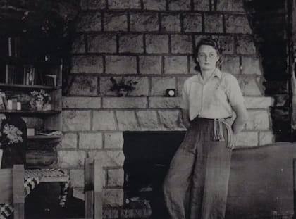 Renée Dickinson en el hogar de la casa de té que construyó en San Martín de los Andes.