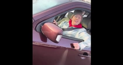 La muerte de Good ha provocado protestas a nivel nacional, con muchas personas sosteniendo carteles que decían “Justicia para Renee”