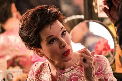 Renée Zellweger en una escena de Judy, dónde interpreta a la legendaria Judy Garland
