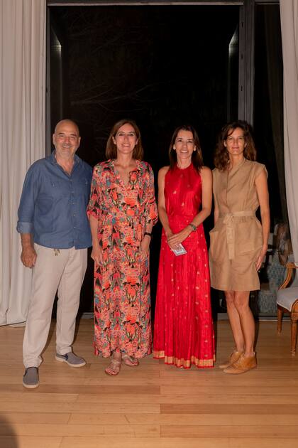 Reno Xippas – director de Xippas Galleries, con galerías en París, en Ginebra y en Montevideo-, Victoria Noorthoorn, Inés Etchebarne y Sofía Silva