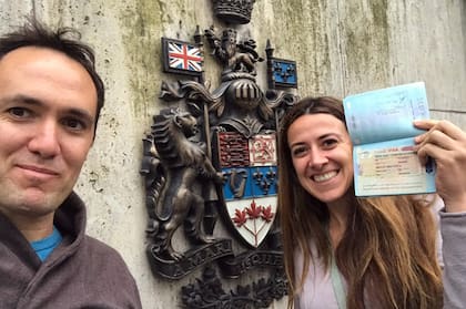 Renovando pasaporte en Buenos Aires, diez años después de aquel regreso en el 2004.