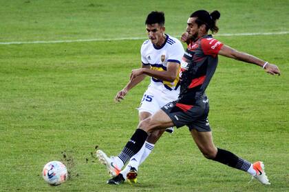 Renzo Giampaoli, defensor central de 21 años, se presentó con la camiseta de Boca ante Patronato, en Paraná