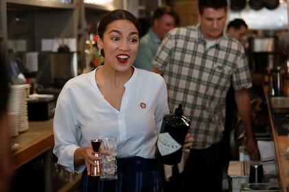 Rep. Alexandria Ocasio-Cortez (D-NY) walks to make a drink in support of One Fair Wage, a policy that would allow tipped workers to receive full minimum wage plus their tips in New York, at The Queensboro restaurant in the Queens borough of New York, U.S., May 31, 2019. REUTERS/Shannon Stapleton TP