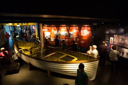 Réplica de un bote salvavidas, tal como los que fueron utilizados para rescatar a los pasajeros.